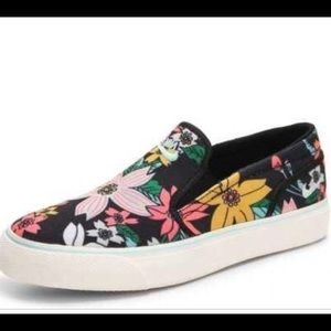 NIKE Aloha floral slip ons SIZE 38.5 / 7.5